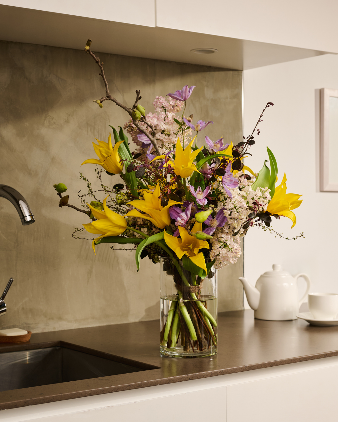 Living with Blooms - Lifestyle Hand-Tie